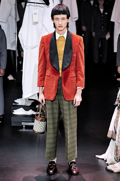 Look 60